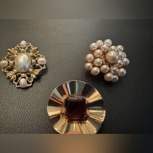 Costume jewelry - 3 brooches